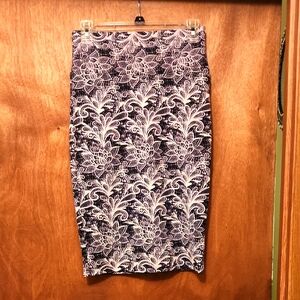 LulaRoe Black and White Floral Design Pencil Skirt Size XS ( Fits Small )
